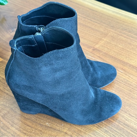 Dolce Vita Shoes - Dolce Vita Black Suede Wedge Ankle Booties. Size Women’s 7.5
